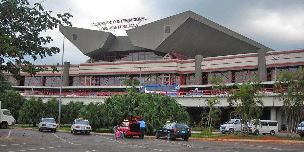 Bienvenida en el Aeropuerto José Martí