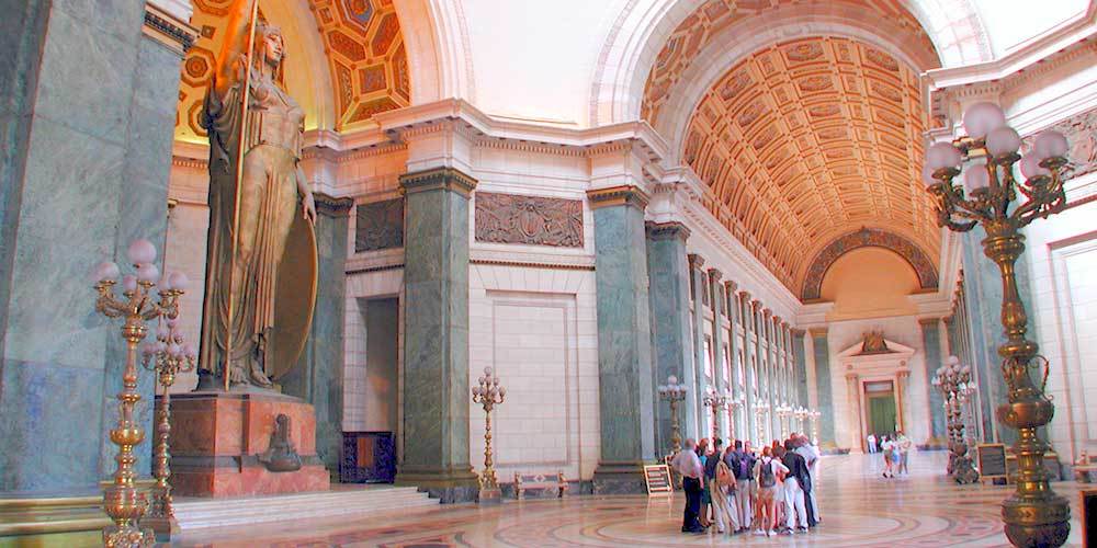 Estatua de bronce del capitolio de La Habana